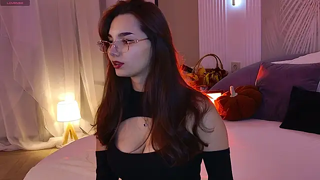 Snapshot of LeaMelone chatting on 11, 11, 2025 LeaMelone online show from 11, 11, 2025