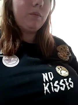 Snapshot of bellita13 chatting on 22, 10, 2025 bellita13 online show from 22, 10, 2025