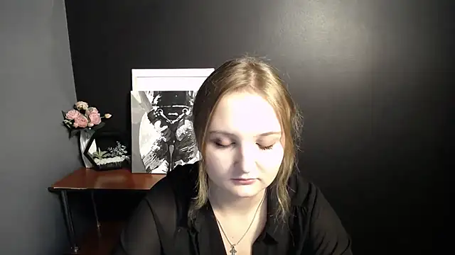 Mystic nikole online show from 8, 10, 2025