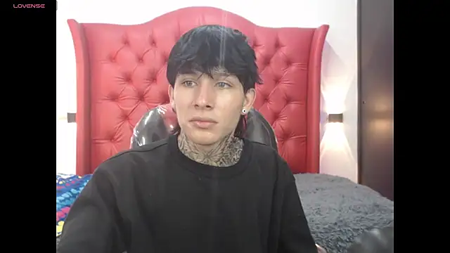 Snapshot of Iantwink18 chatting on 7, 3, 2026 Iantwink18 online show from 7, 3, 2026