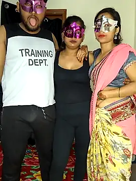 Snapshot of Family02 chatting on 17, 9, 2025 Family02 online show from 17, 9, 2025