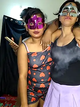 Snapshot of Family02 chatting on 19, 9, 2025 Family02 online show from 19, 9, 2025