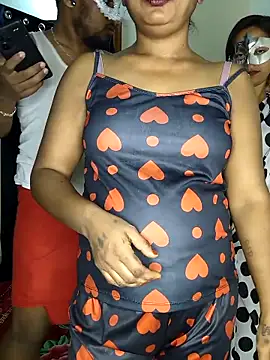 Snapshot of Family02 chatting on 20, 9, 2025 Family02 online show from 20, 9, 2025