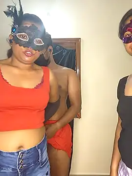 Snapshot of Family02 chatting on 4, 10, 2025 Family02 online show from 4, 10, 2025