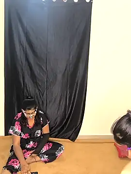 Snapshot of Family02 chatting on 18, 10, 2025 Family02 online show from 18, 10, 2025