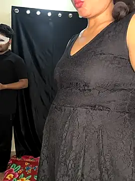 Snapshot of Family02 chatting on 24, 10, 2025 Family02 online show from 24, 10, 2025