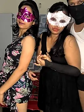 Snapshot of Family02 chatting on 15, 12, 2025 Family02 online show from 15, 12, 2025