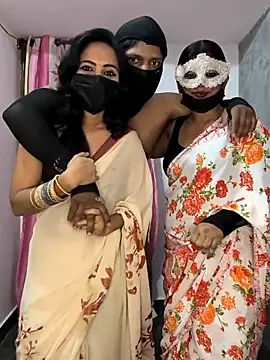 Snapshot of Family02 chatting on 13, 2, 2026 Family02 online show from 13, 2, 2026