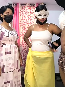 Snapshot of Family02 chatting on 19, 2, 2026 Family02 online show from 19, 2, 2026