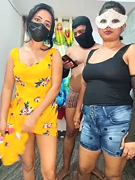 Snapshot of Family02 chatting on 1, 4, 2026 Family02 online show from 1, 4, 2026