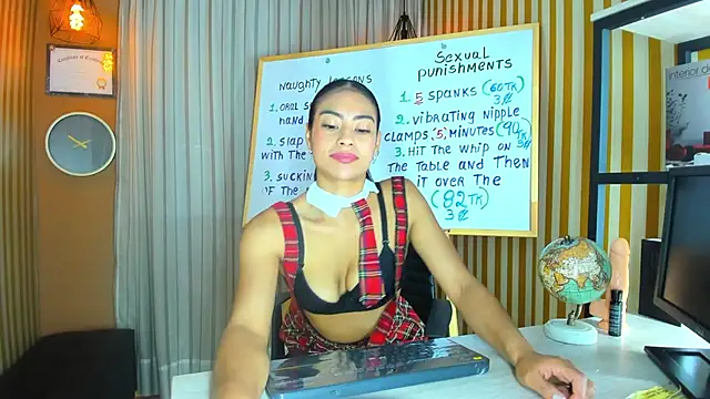 Snapshot of Emily_Mitchell chatting on 6, 10, 2025 Emily Mitchell online show from 6, 10, 2025