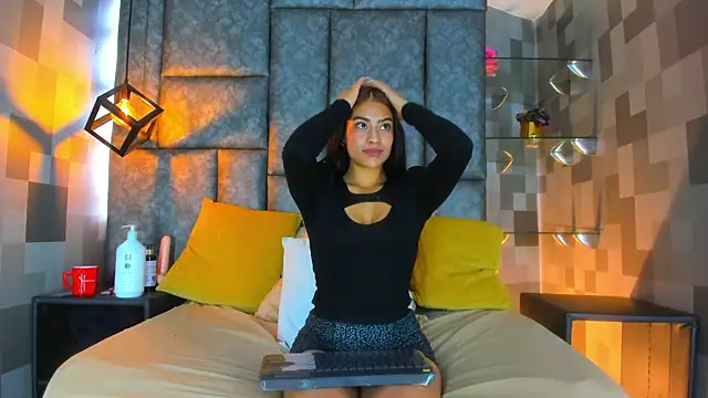 Emily Mitchell online show from 25, 11, 2025