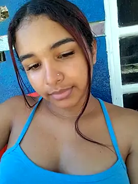 Snapshot of DulceeSalas chatting on 9, 9, 2025 DulceeSalas online show from 9, 9, 2025