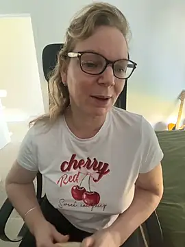 aussiepeaches online show from 8, 6, 2026