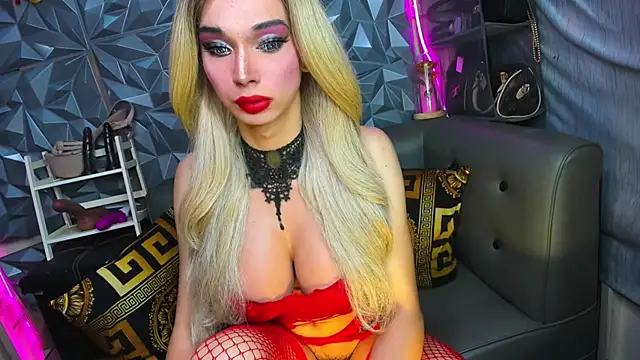 Snapshot of MISTRESSMonica_xxx chatting on 2, 4, 2026 MISTRESSMonica xxx online show from 2, 4, 2026