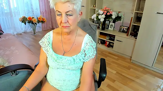 Snapshot of HotandMature chatting on 5, 3, 2026 HotandMature online show from 5, 3, 2026
