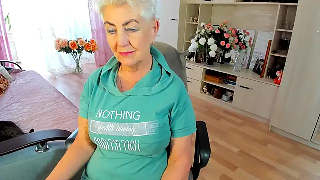 Snapshot of HotandMature chatting on 23, 3, 2026 HotandMature online show from 23, 3, 2026