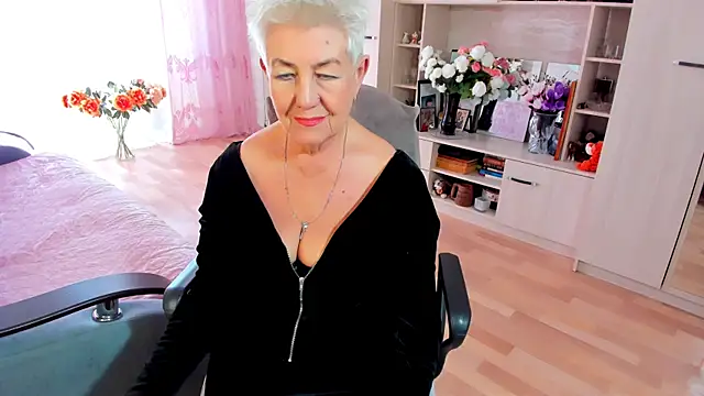 Snapshot of HotandMature chatting on 10, 4, 2026 HotandMature online show from 10, 4, 2026