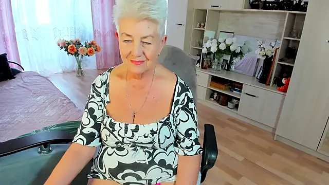 Snapshot of HotandMature chatting on 13, 5, 2026 HotandMature online show from 13, 5, 2026
