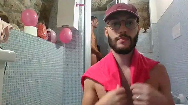 Amicisegreti online show from 10, 10, 2025