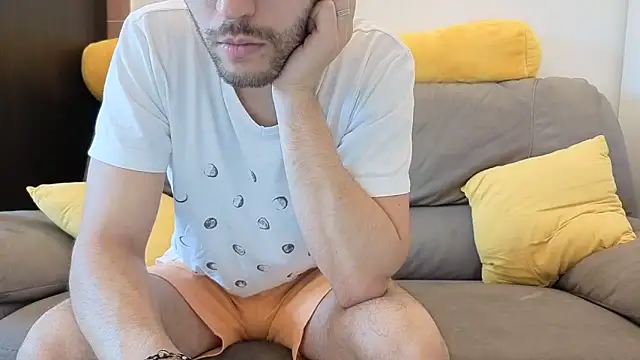Amicisegreti online show from 6, 5, 2026