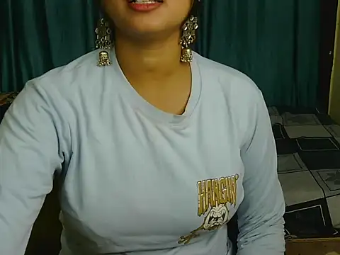 Snapshot of priya-kumari22 chatting on 8, 10, 2025 priya-kumari22 online show from 8, 10, 2025