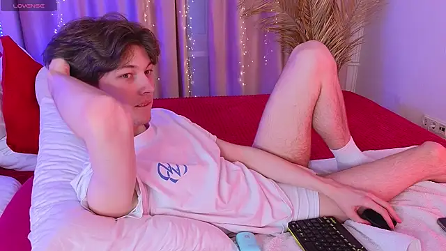 Snapshot of _Den1s_ chatting on 30, 11, 2025 Den1s online show from 30, 11, 2025