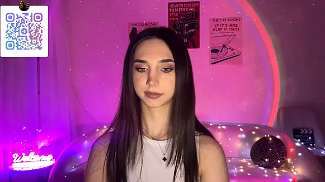 Snapshot of LinaMour chatting on 13, 4, 2026 LinaMour online show from 13, 4, 2026