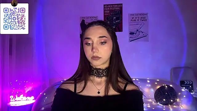 Snapshot of LinaMour chatting on 14, 4, 2026 LinaMour online show from 14, 4, 2026