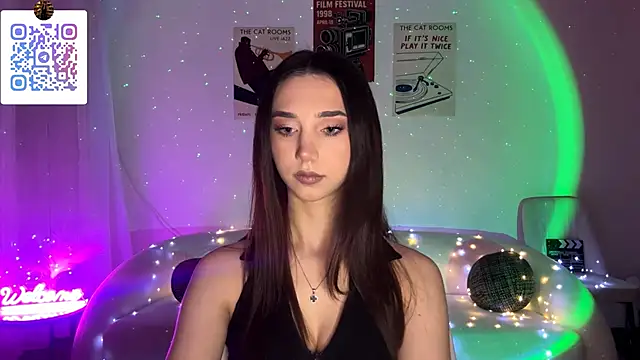 Snapshot of LinaMour chatting on 17, 4, 2026 LinaMour online show from 17, 4, 2026