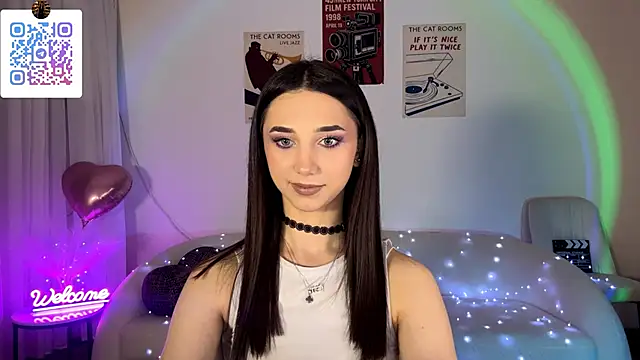 Snapshot of LinaMour chatting on 28, 4, 2026 LinaMour online show from 28, 4, 2026