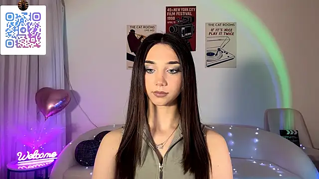 Snapshot of LinaMour chatting on 29, 4, 2026 LinaMour online show from 29, 4, 2026