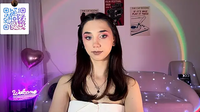 Snapshot of LinaMour chatting on 7, 5, 2026 LinaMour online show from 7, 5, 2026