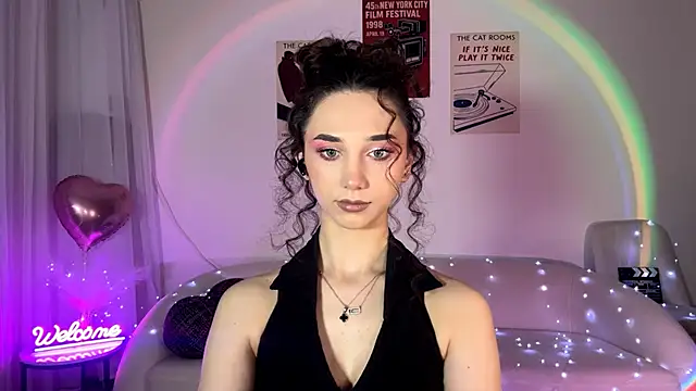 Snapshot of LinaMour chatting on 11, 5, 2026 LinaMour online show from 11, 5, 2026