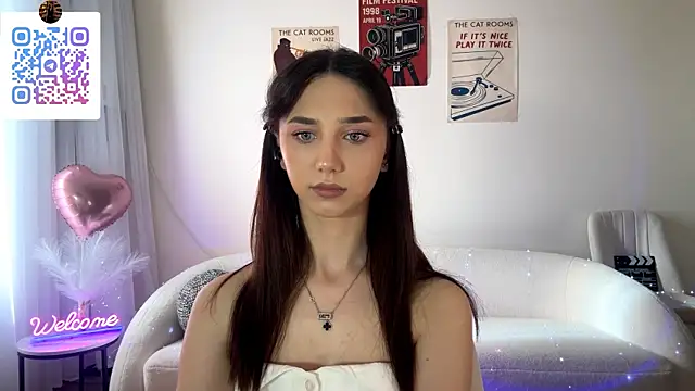 Snapshot of LinaMour chatting on 18, 5, 2026 LinaMour online show from 18, 5, 2026