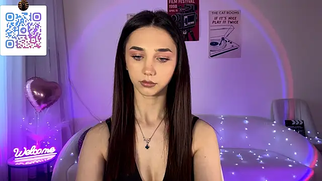 Snapshot of LinaMour chatting on 19, 5, 2026 LinaMour online show from 19, 5, 2026