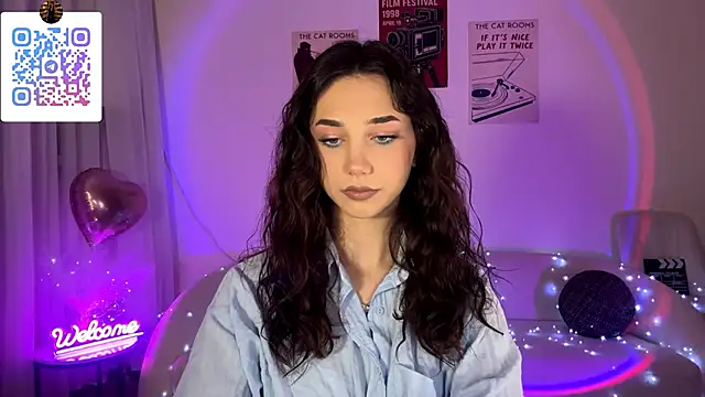 Snapshot of LinaMour chatting on 25, 5, 2026 LinaMour online show from 25, 5, 2026