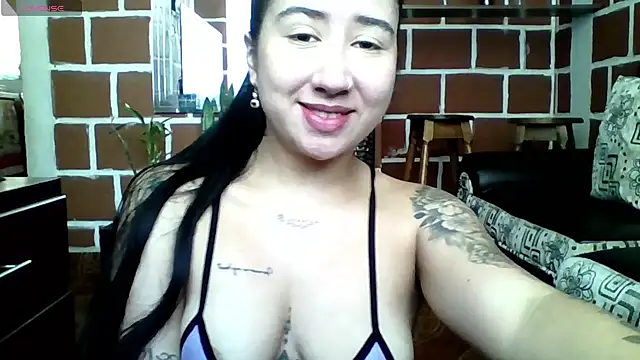 Snapshot of Roxy_Heat chatting on 15, 10, 2025 Roxy Heat online show from 15, 10, 2025