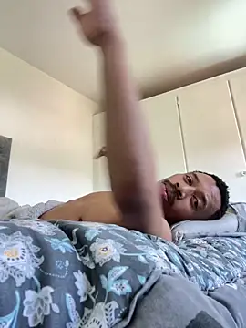 Snapshot of fitsexyman chatting on 16, 10, 2025 fitsexyman online show from 16, 10, 2025