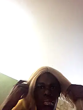 Snapshot of Cocoaversace302 chatting on 21, 10, 2025 Cocoaversace302 online show from 21, 10, 2025