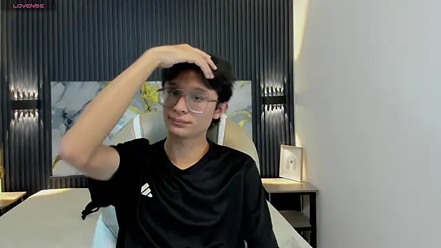 SantiagoRusso18 online show from 26, 11, 2025