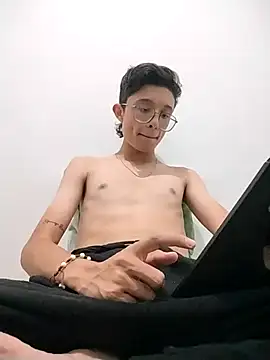 SantiagoRusso18 online show from 12, 1, 2026