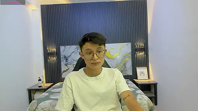 SantiagoRusso18 online show from 11, 2, 2026