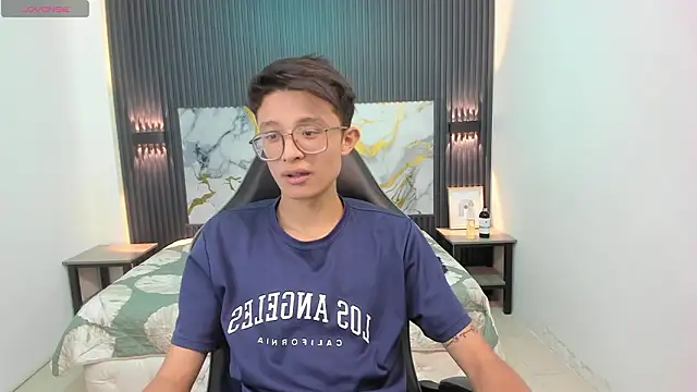 SantiagoRusso18 online show from 23, 2, 2026