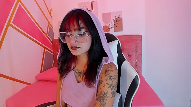 Snapshot of Lucy_boobss chatting on 4, 3, 2026 Lucy boobss online show from 4, 3, 2026