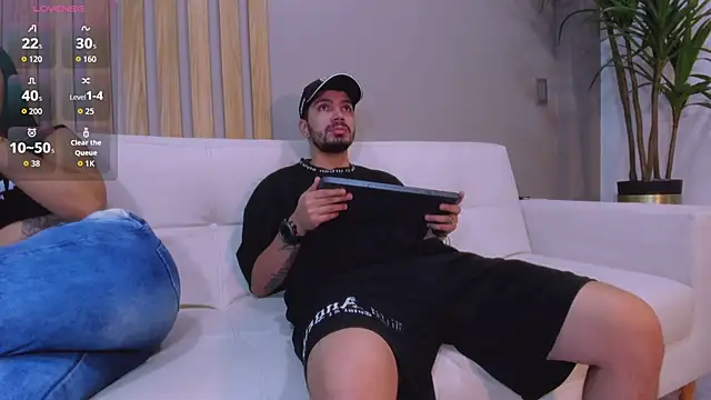 aronandluna online show from 10, 10, 2025