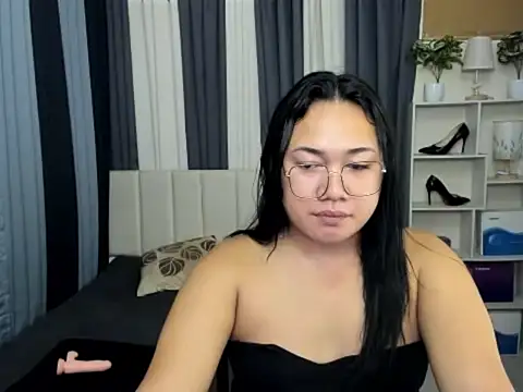 Snapshot of TsUncutKaren chatting on 13, 2, 2026 TsUncutKaren online show from 13, 2, 2026