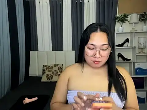 Snapshot of TsUncutKaren chatting on 21, 2, 2026 TsUncutKaren online show from 21, 2, 2026