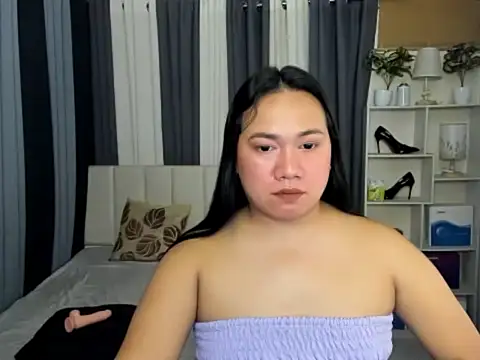 Snapshot of TsUncutKaren chatting on 5, 3, 2026 TsUncutKaren online show from 5, 3, 2026