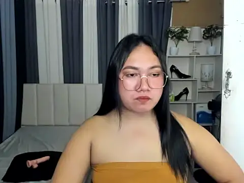 Snapshot of TsUncutKaren chatting on 7, 3, 2026 TsUncutKaren online show from 7, 3, 2026